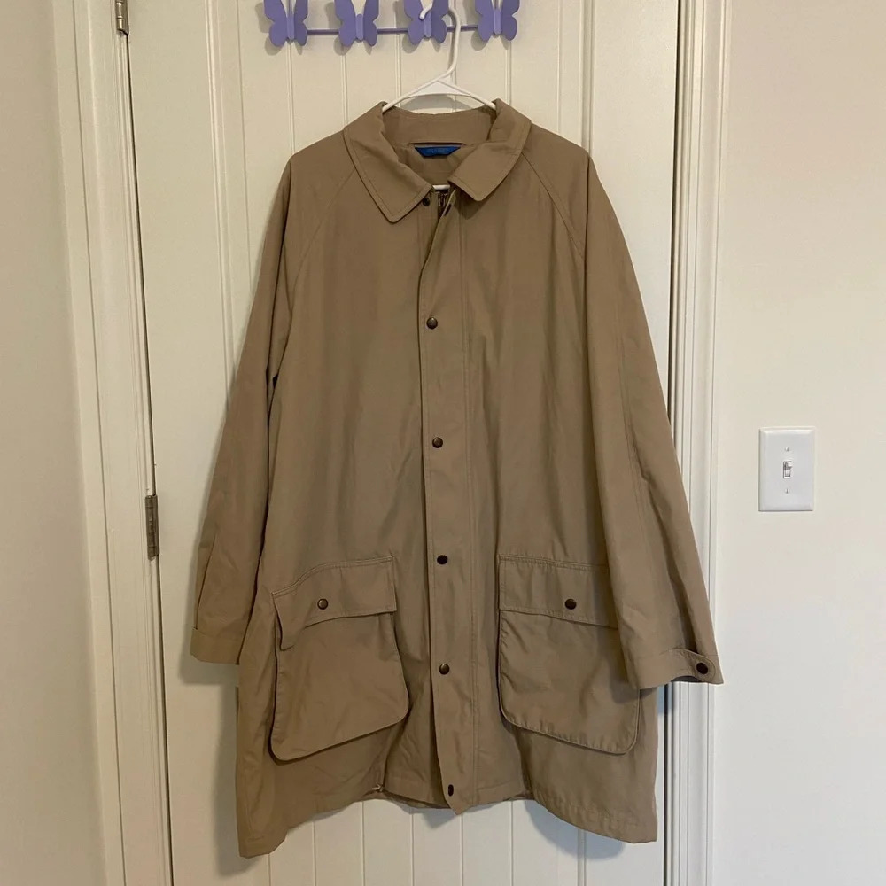Vintage Towncraft men’s tan button zip‎ tan trench coat — size 46